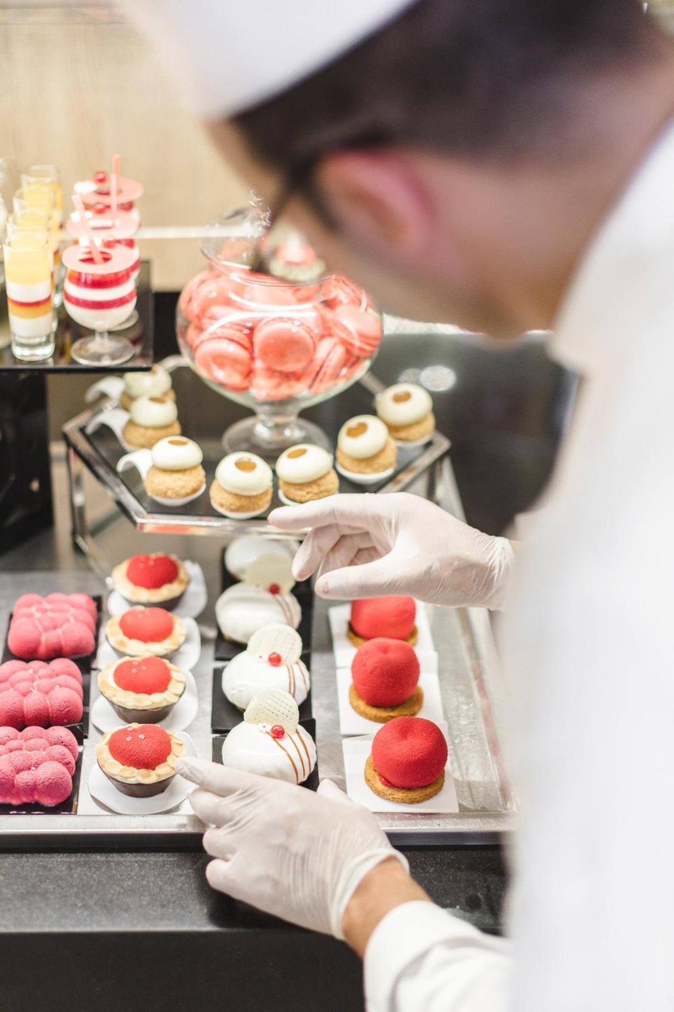 เคนซี เมนารา พาเลซ ออล อินคลูซีฟ พรีเมียม Hotel มาร์ราเกช ภายนอก รูปภาพ A pastry chef at work