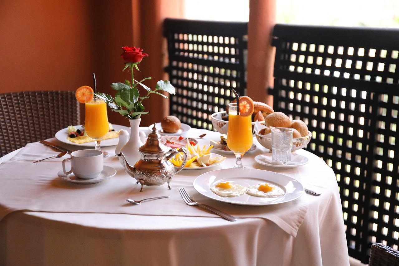 เคนซี เมนารา พาเลซ ออล อินคลูซีฟ พรีเมียม Hotel มาร์ราเกช ภายนอก รูปภาพ A breakfast table